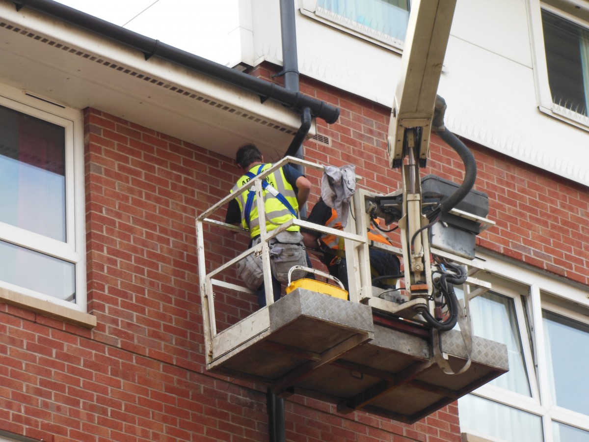 high rise gutter cleaning